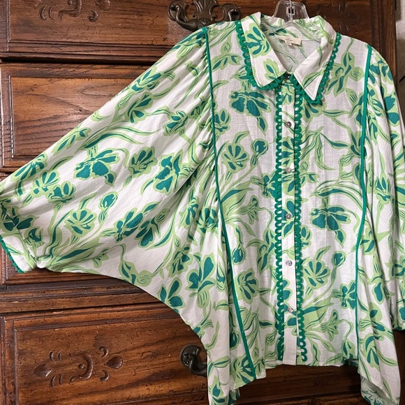Entro White and Green Floral Wide Sleeve Button Down Shirt - Picture 4 of 11